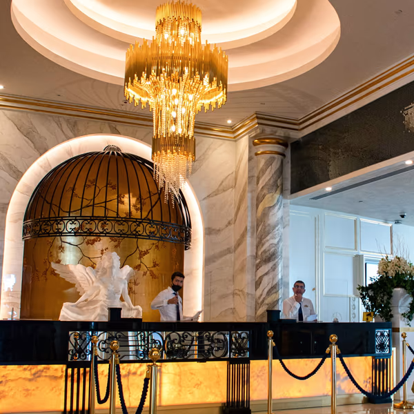 Hotels & resorts